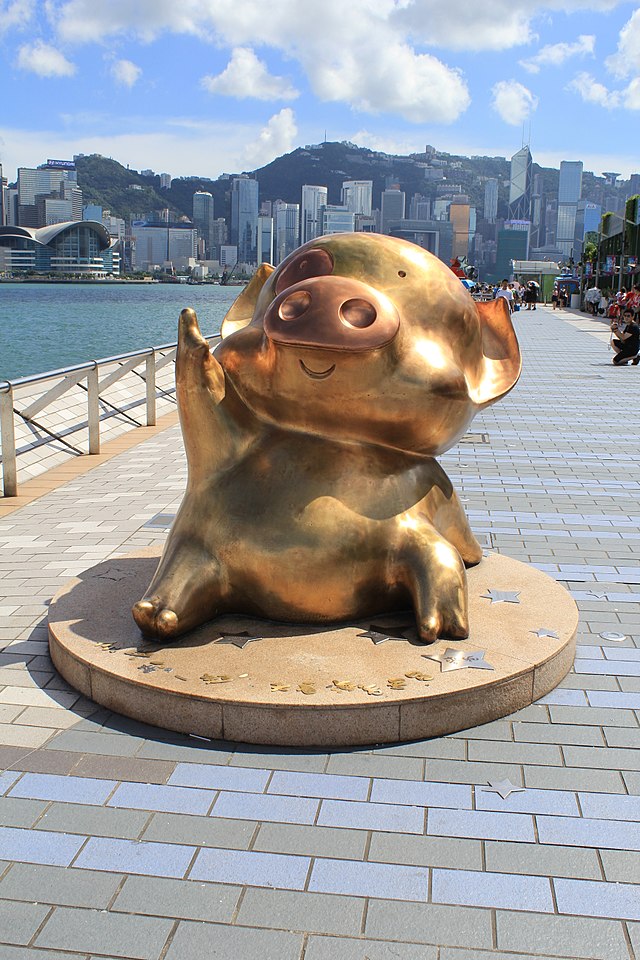 640px-AoS_McDull_statue.jpeg